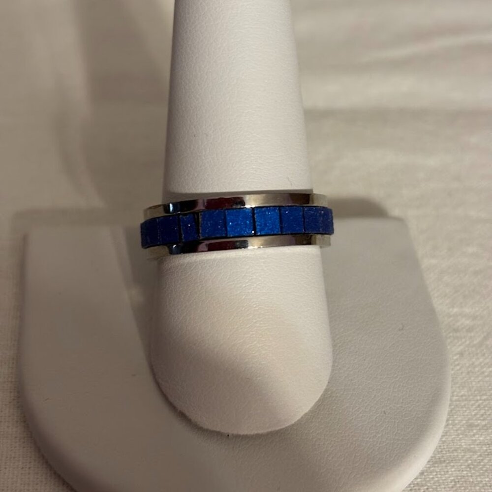 Beautiful set of 4 different Color Rings set in Silver Tone for any occasion - Picture 5 of 16
